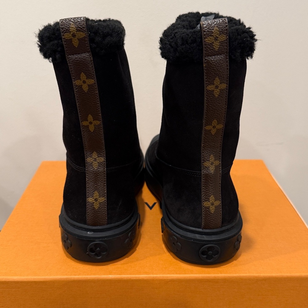 Louis Vuitton Boot. Size 39. Authentic
